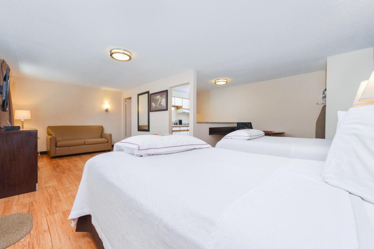 Red Roof Inn Plus+ & Suites Guilford Eksteriør billede