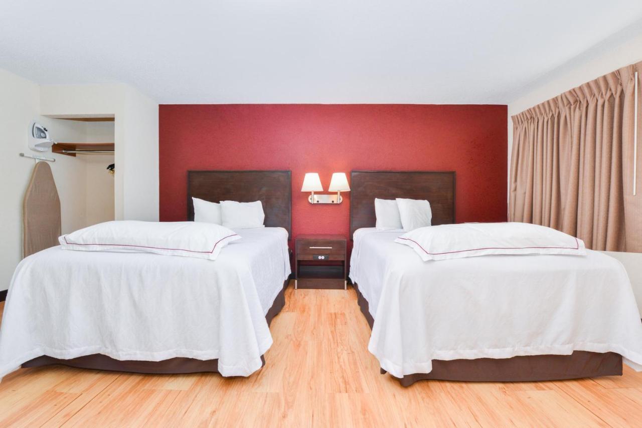 Red Roof Inn Plus+ & Suites Guilford Eksteriør billede