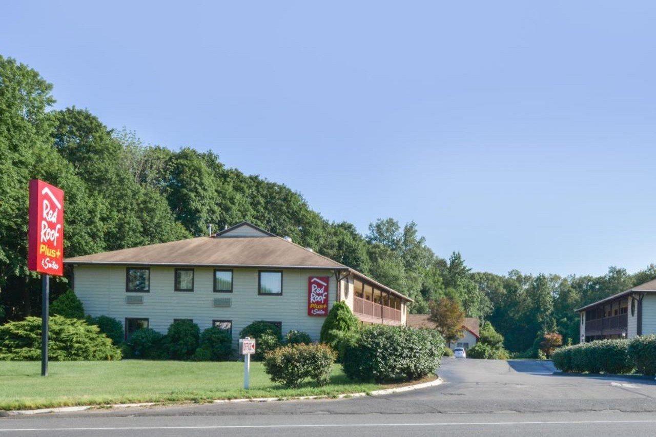 Red Roof Inn Plus+ & Suites Guilford Eksteriør billede